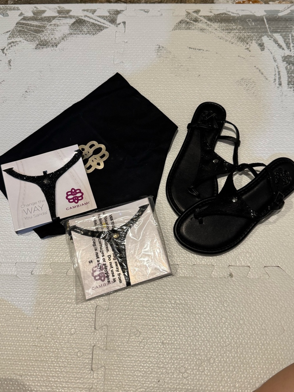 Women's 3 in 1 Interchangeable Black T-Strap Sandals. Size 8.